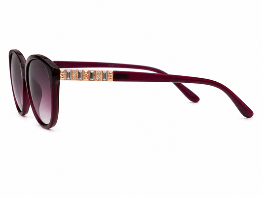 Burgundy Chic — Un toque de glamour en cada mirada.