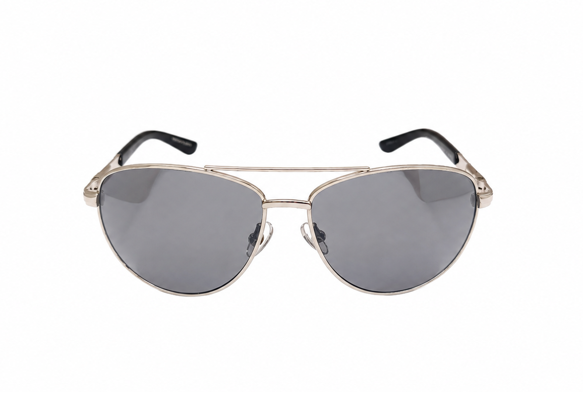 Aero Silver - Elegancia plateada para miradas en vuelo.