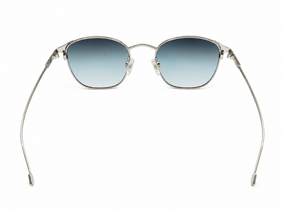 Silver Mist — Un degradé suave con esencia plateada.