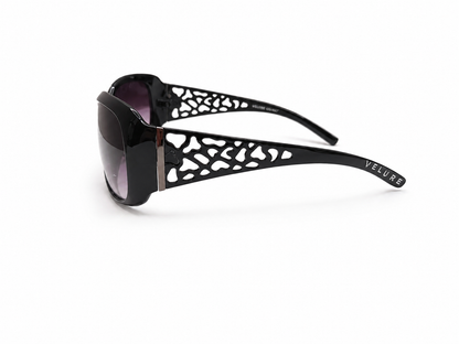 Midnight Lace — Encaje oscuro para miradas sofisticadas.